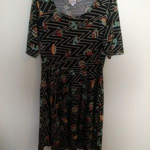 Black and cream leaf pattern Lularoe Nicole - 2xl